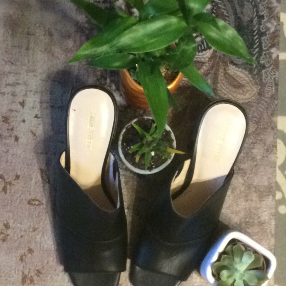 Blocked heel slides